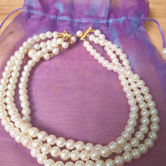 Vintage Pearl Necklace - Picture 1 of 2